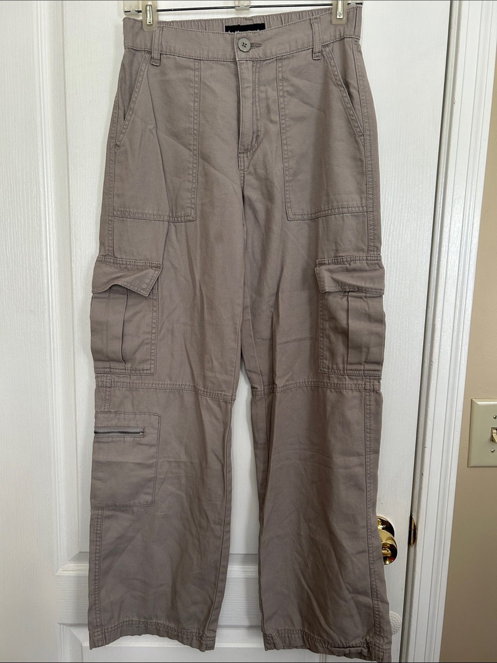 Aeropostale mid-rise wide leg utility cargo pants, size‎ XS, Waist 28, 31 Inseam